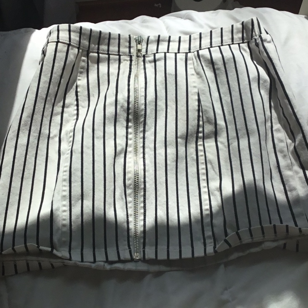 Forever 21 girls striped zipper skirt
